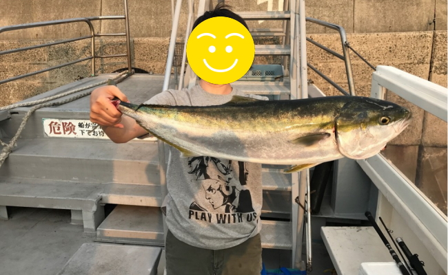 ショアジギングでゲットした90cmのブリ